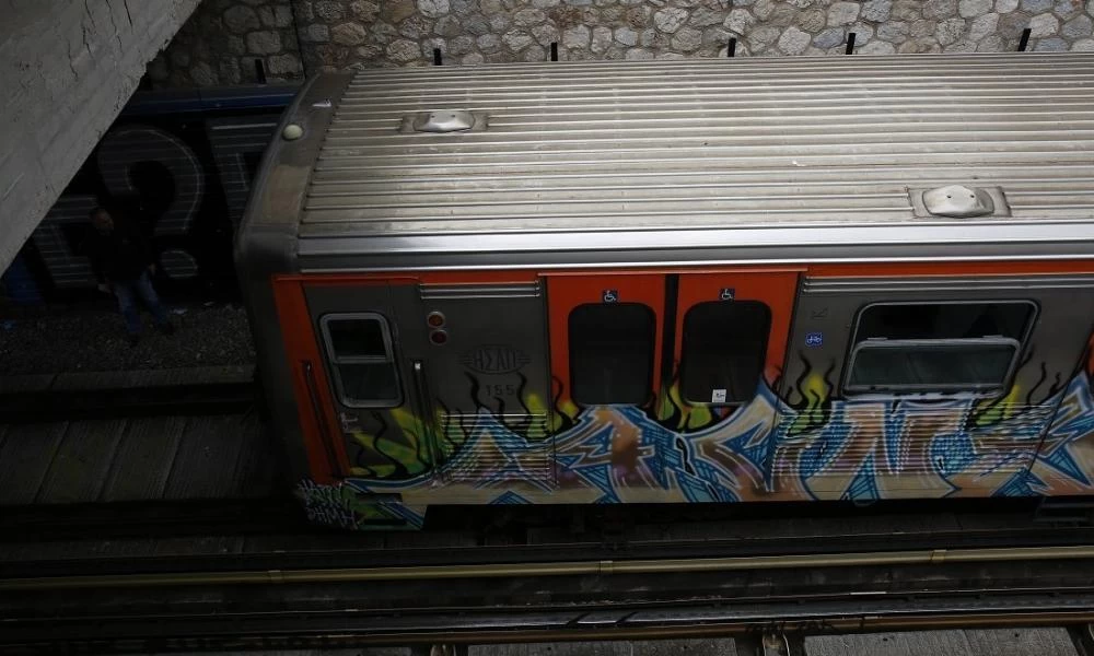 Άνδρας αποπειράθηκε να δώσει τέλος στη ζωή του πέφτοντας στις ράγες του ηλεκτρικού